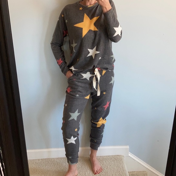 Size MEDIUM Left Star Print Lounge Set - Picture 8 of 8